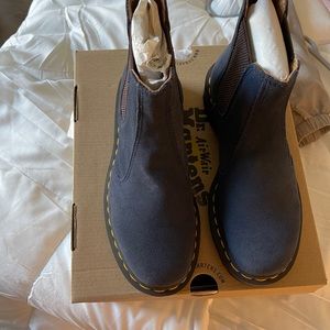 2976 suede dr martens